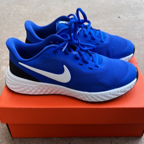 Boys Nike Revolution 5 GS Running Shoes - Picture 3 of 3